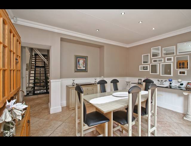 5 BEDROOM TOWNHOUSE FOR SALE IN BRUMA